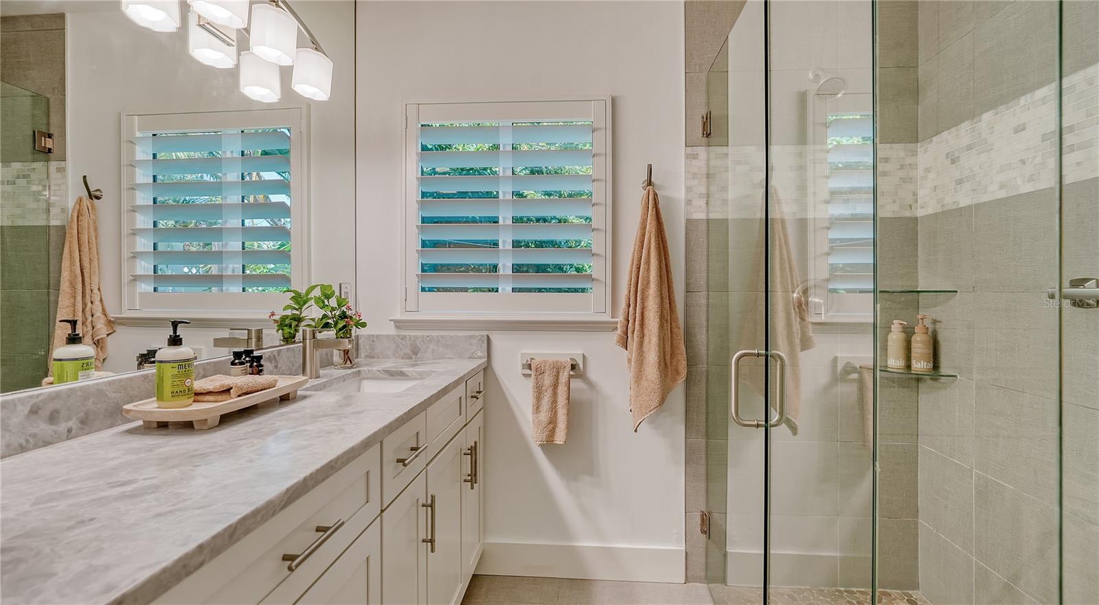 425 MCKINLEY DR — photo 30