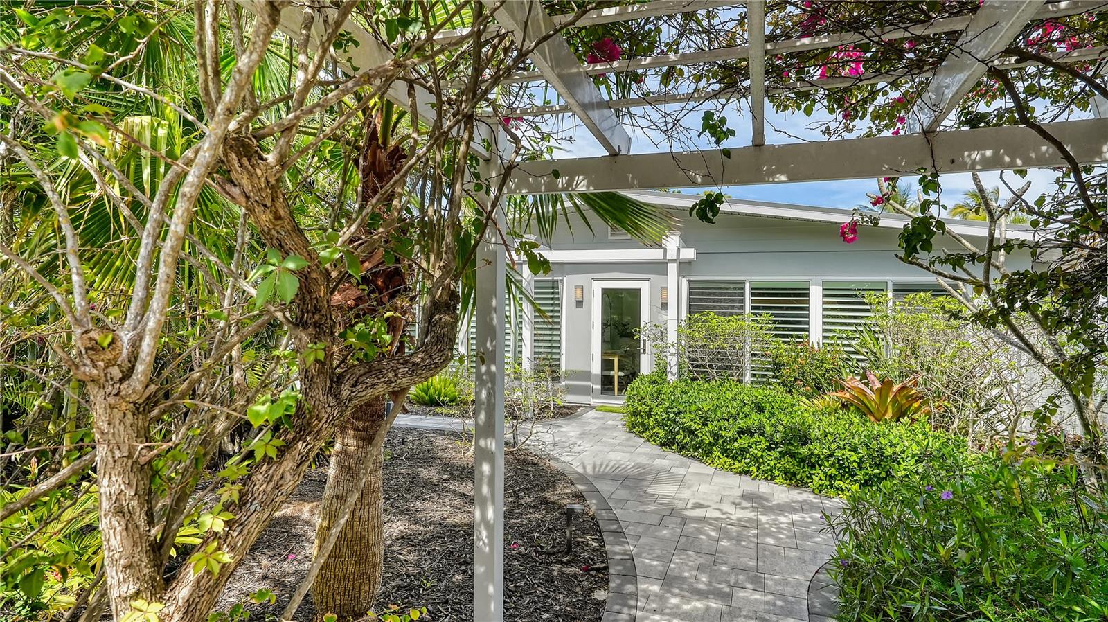 425 MCKINLEY DR — photo 8