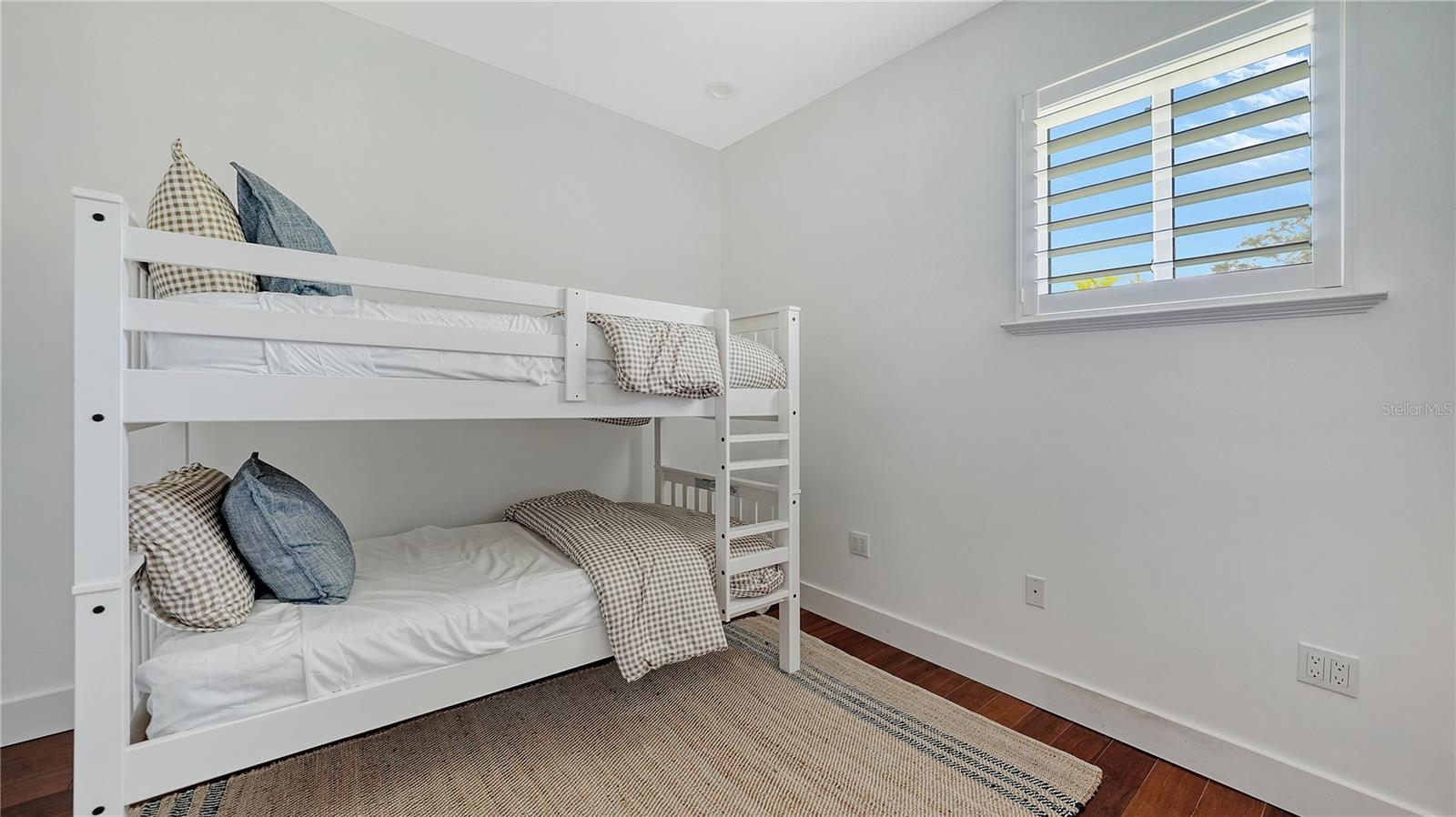 425 MCKINLEY DR — photo 45