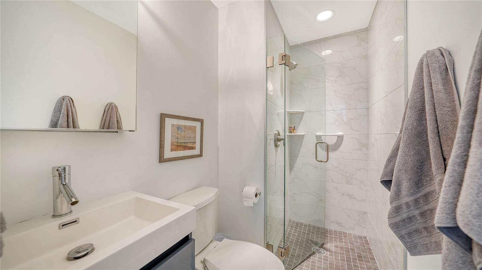 425 MCKINLEY DR — photo 37