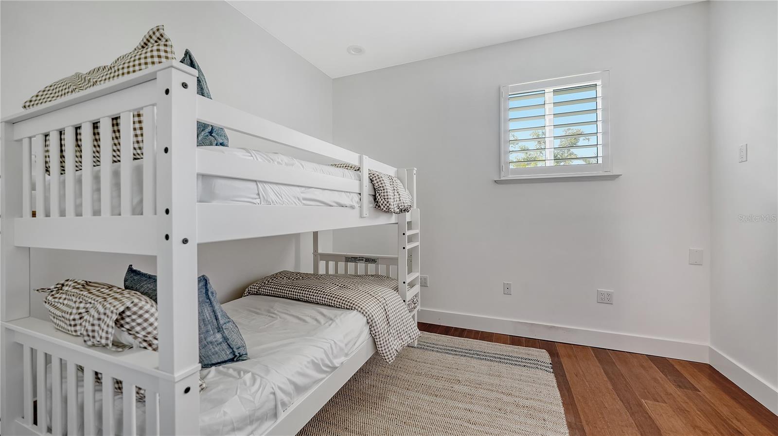 425 MCKINLEY DR — photo 46