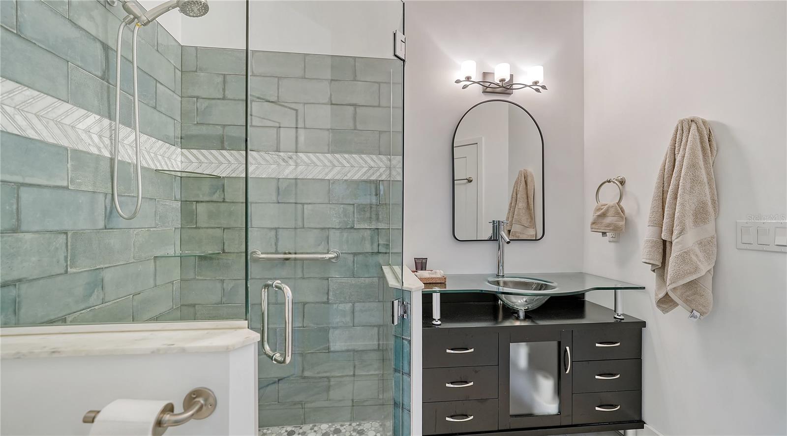 425 MCKINLEY DR — photo 44