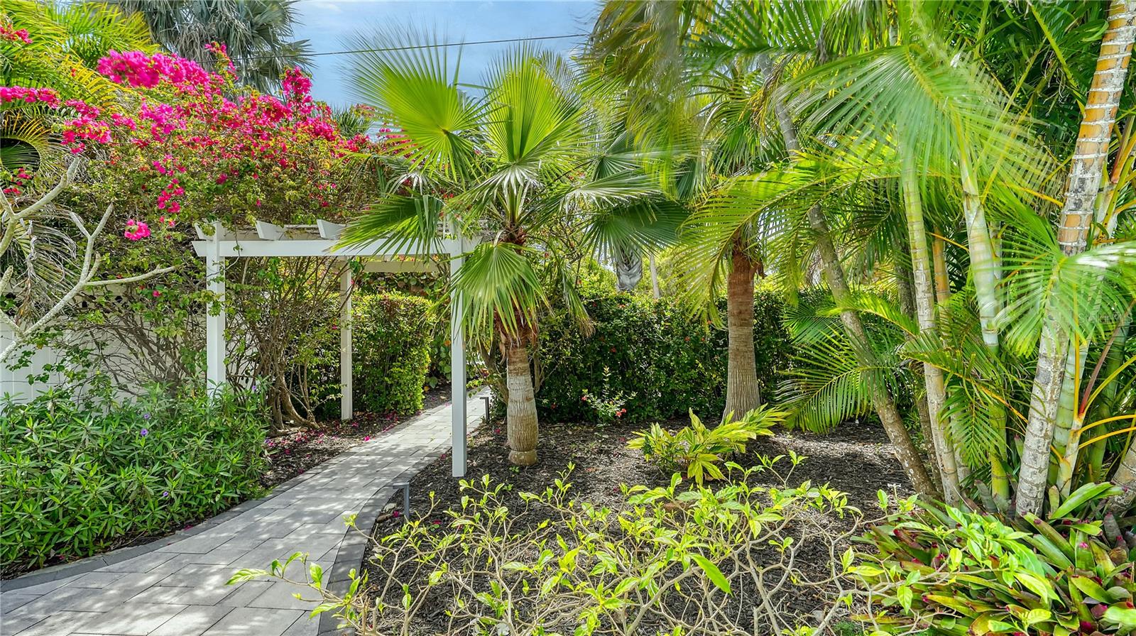 425 MCKINLEY DR — photo 7