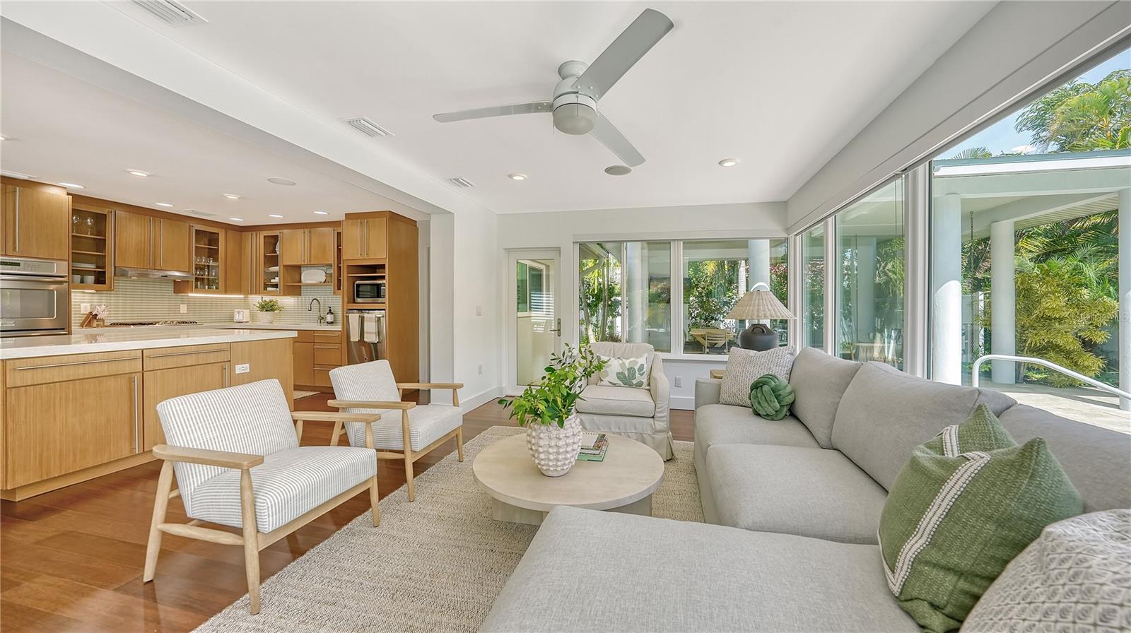425 MCKINLEY DR — photo 13