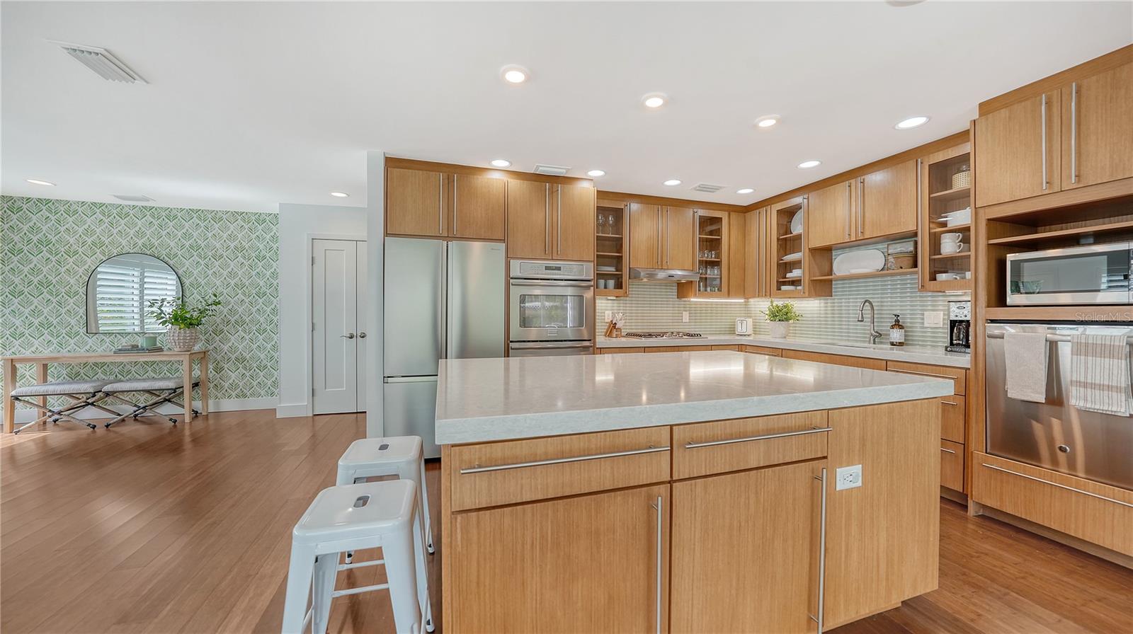 425 MCKINLEY DR — photo 20