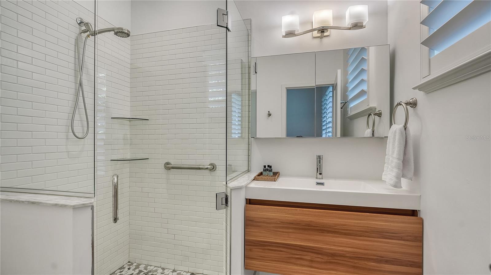 425 MCKINLEY DR — photo 40