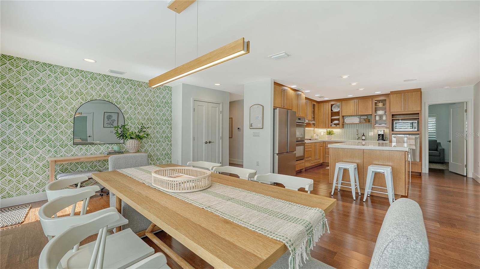 425 MCKINLEY DR — photo 18