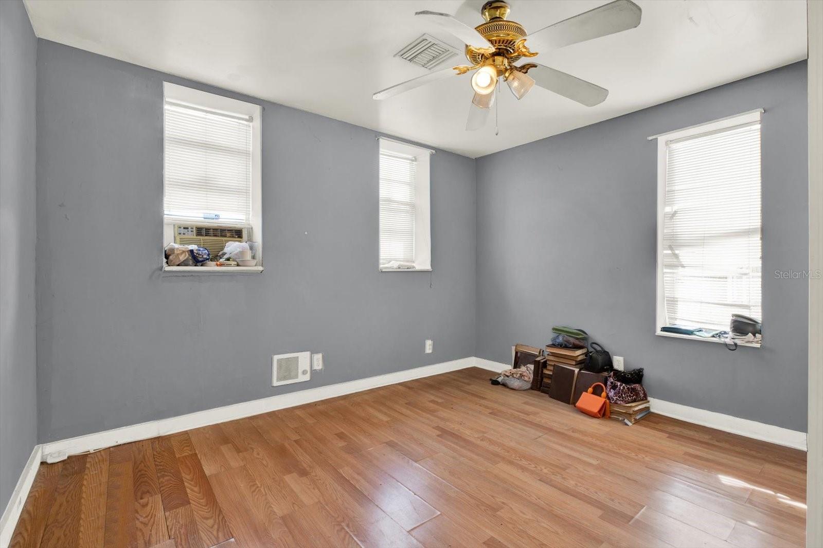 5210 N NEBRASKA AVE — photo 16
