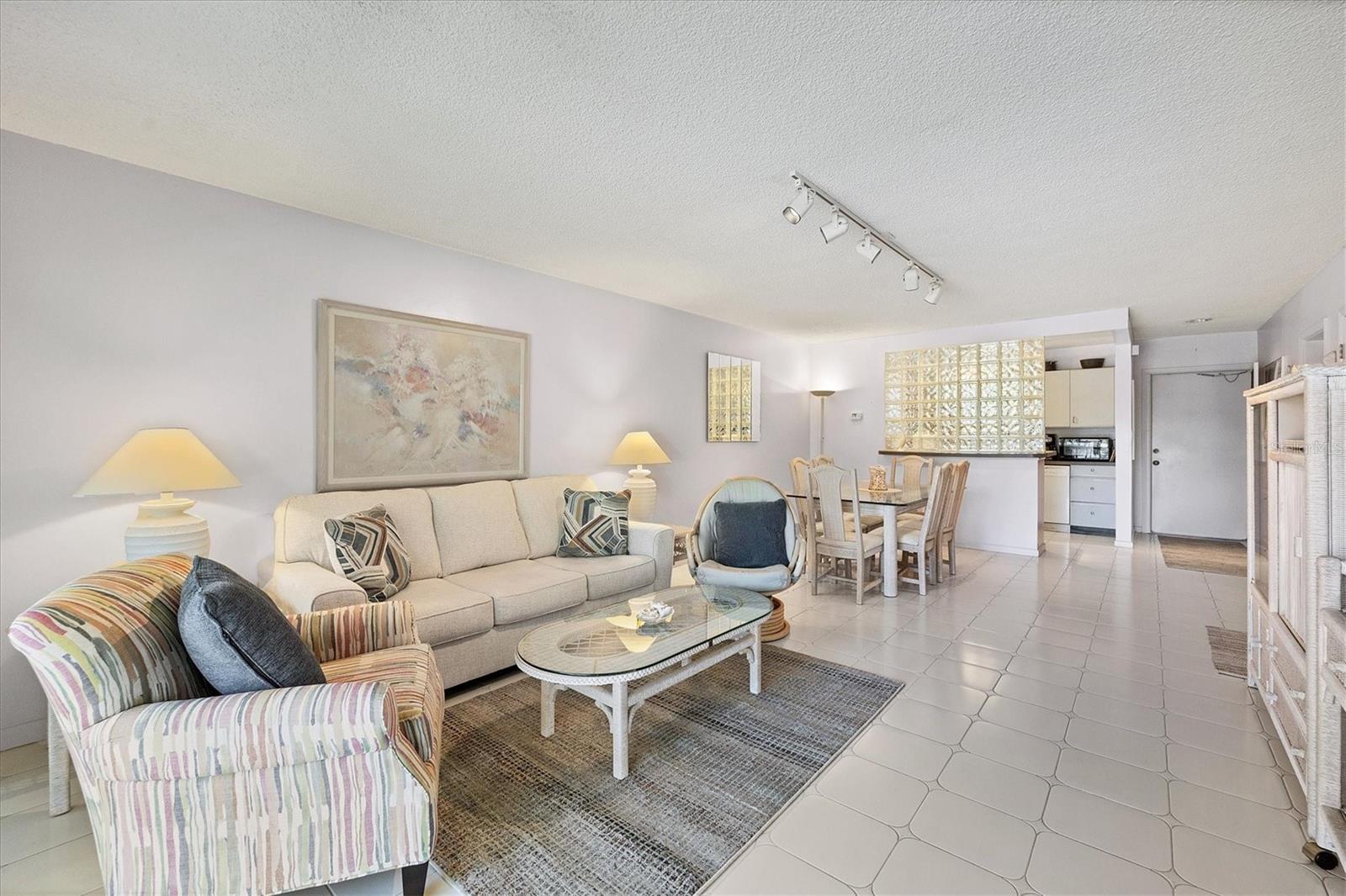 500 S WASHINGTON DR #5B — photo 2
