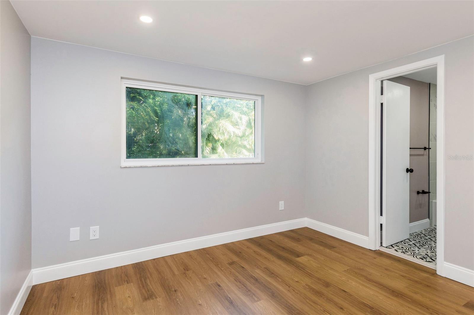 1004 GREENLEAF WAY — photo 25