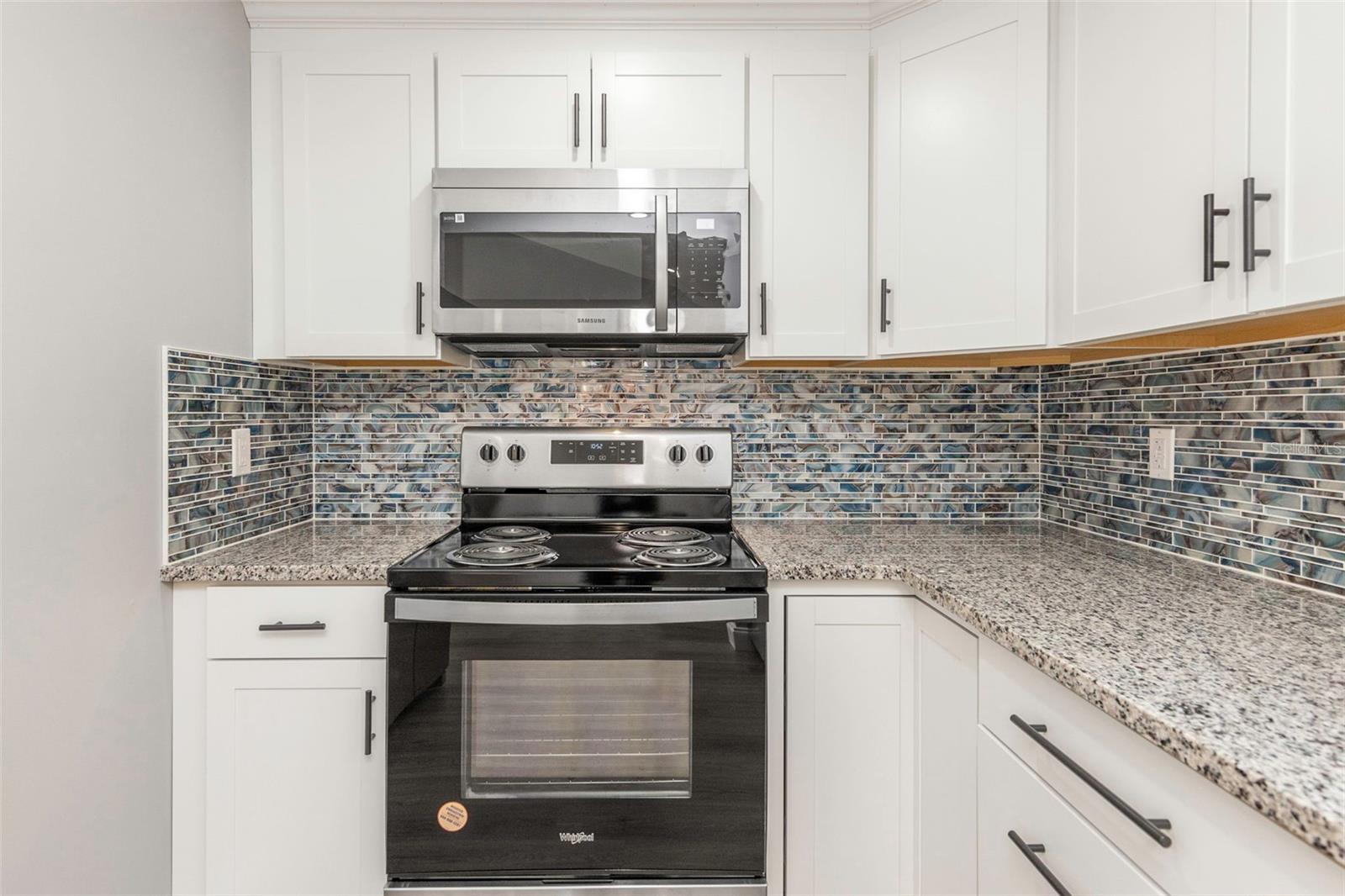 1004 GREENLEAF WAY — photo 17
