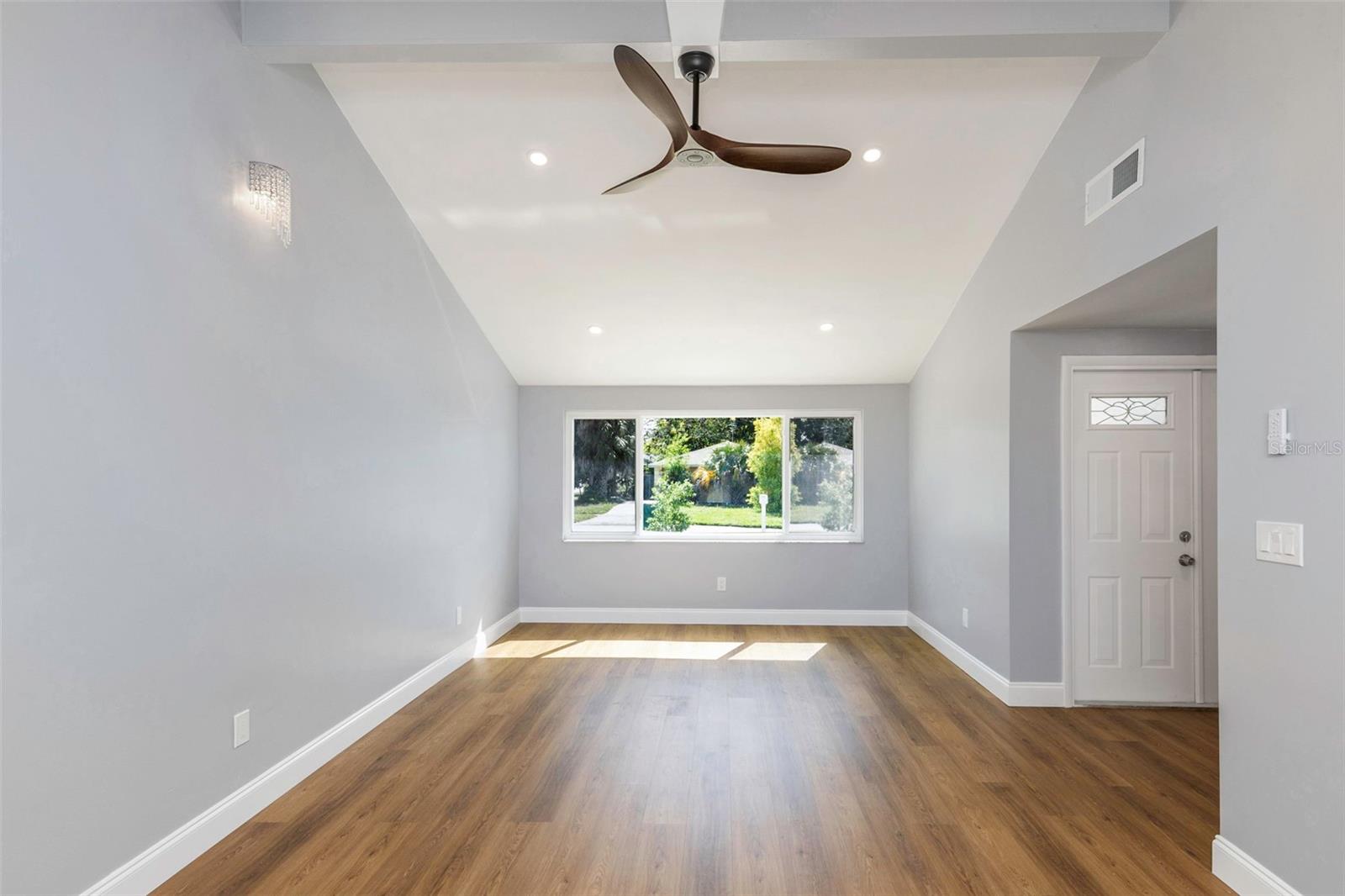 1004 GREENLEAF WAY — photo 10