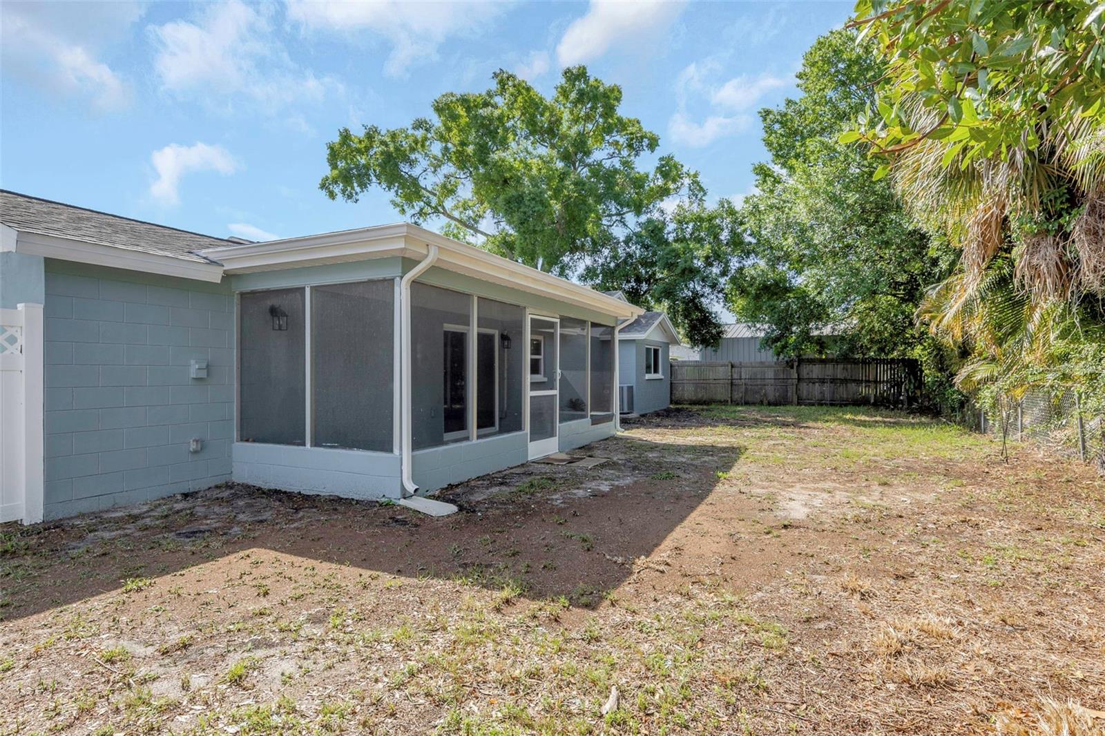 1004 GREENLEAF WAY — photo 30