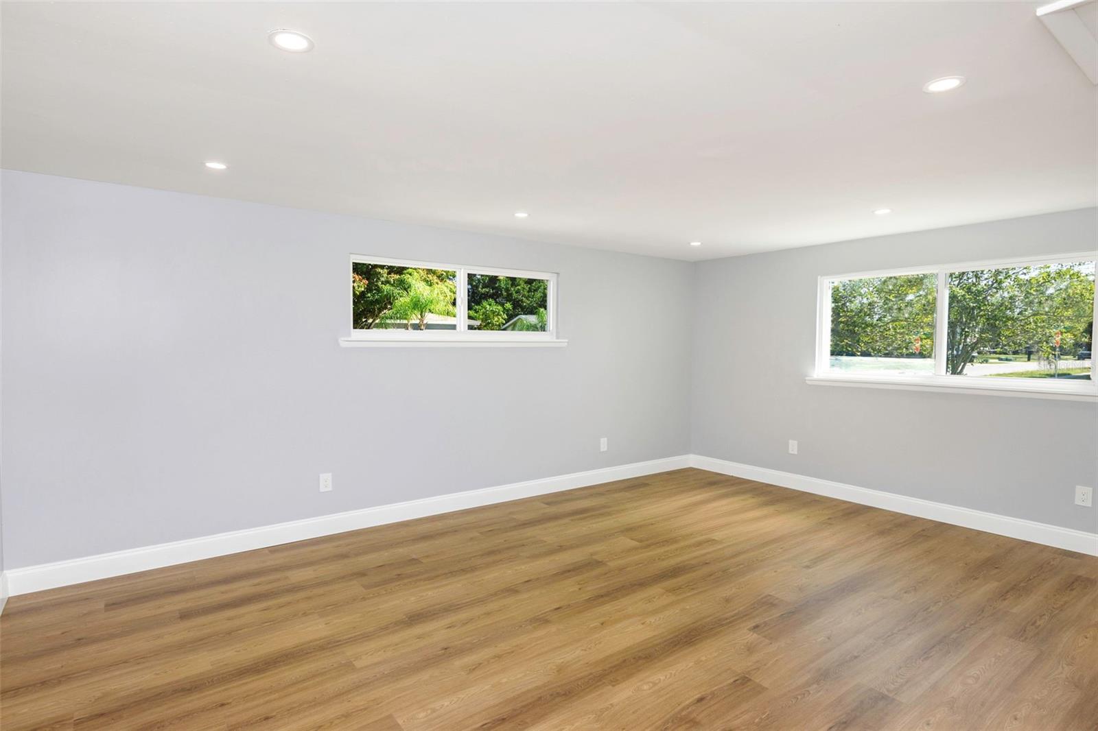 1004 GREENLEAF WAY — photo 11