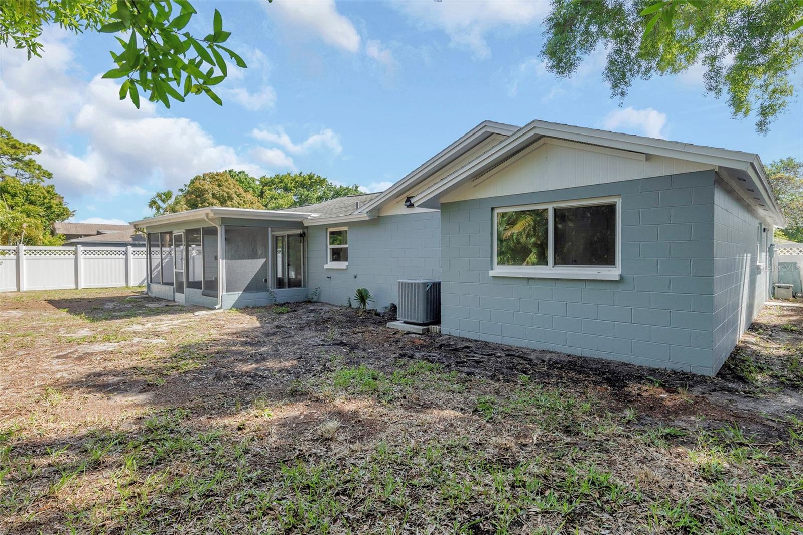 1004 GREENLEAF WAY — photo 31