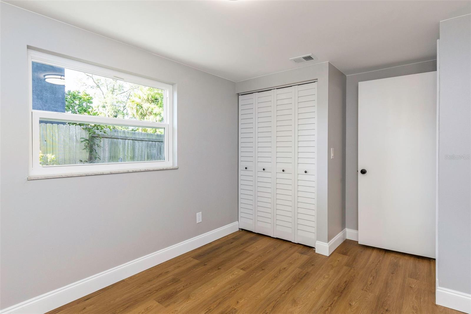 1004 GREENLEAF WAY — photo 27
