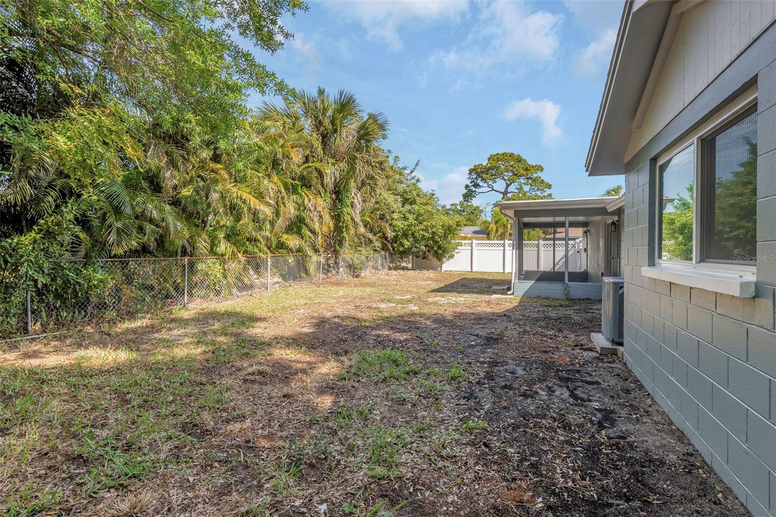 1004 GREENLEAF WAY — photo 32