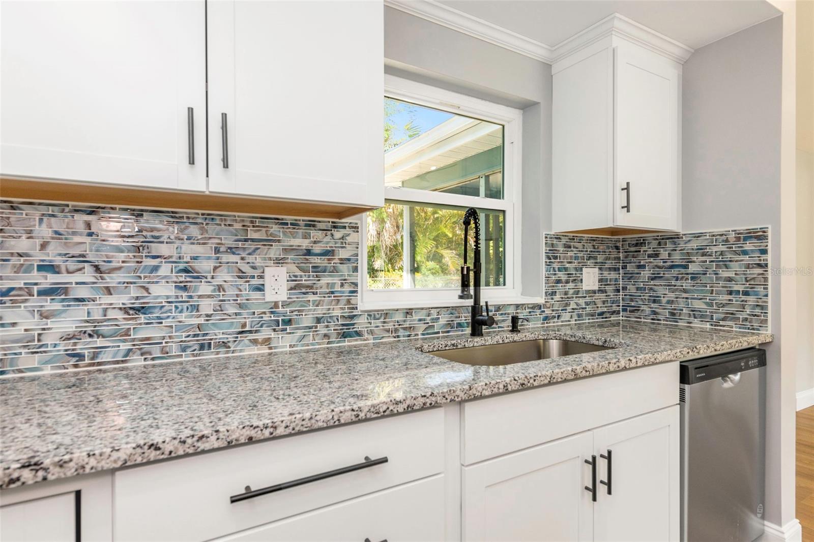 1004 GREENLEAF WAY — photo 18