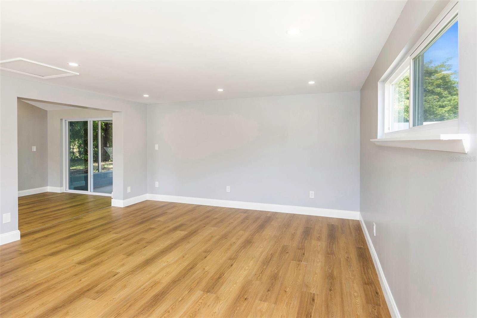 1004 GREENLEAF WAY — photo 13