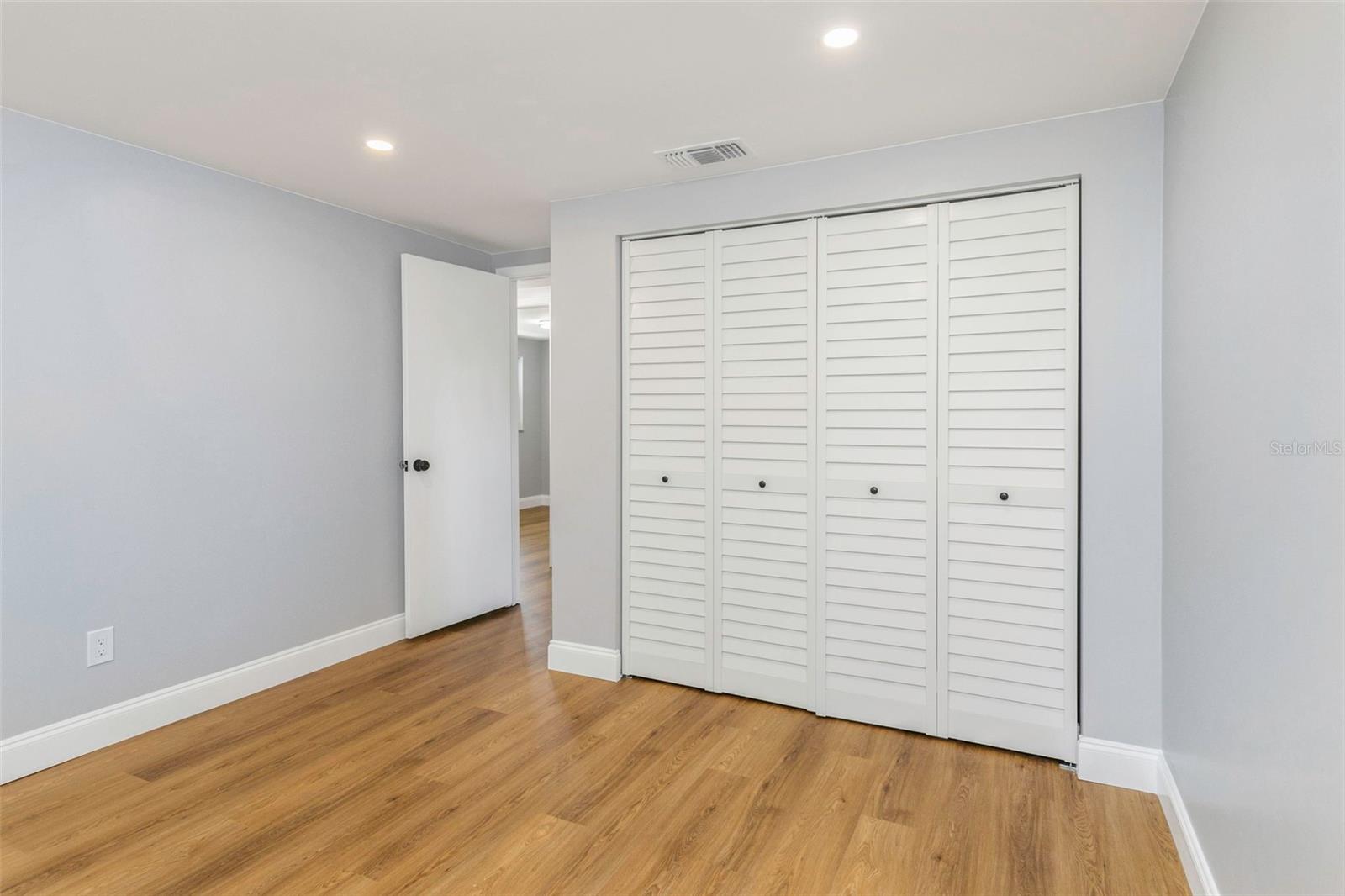 1004 GREENLEAF WAY — photo 26