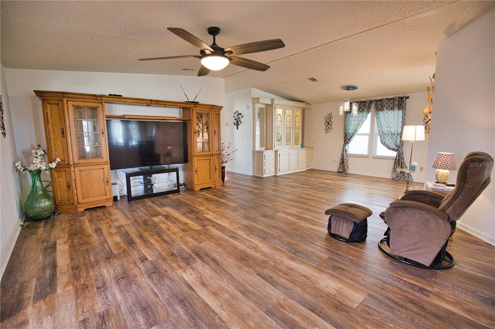 469 LOMA LINDA — photo 15