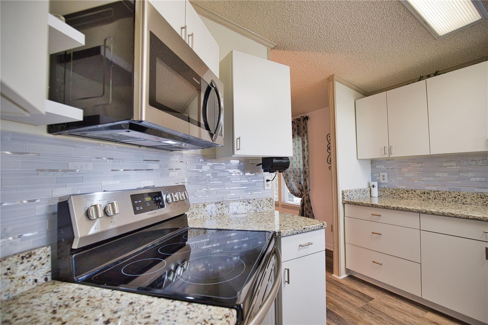 469 LOMA LINDA — photo 18