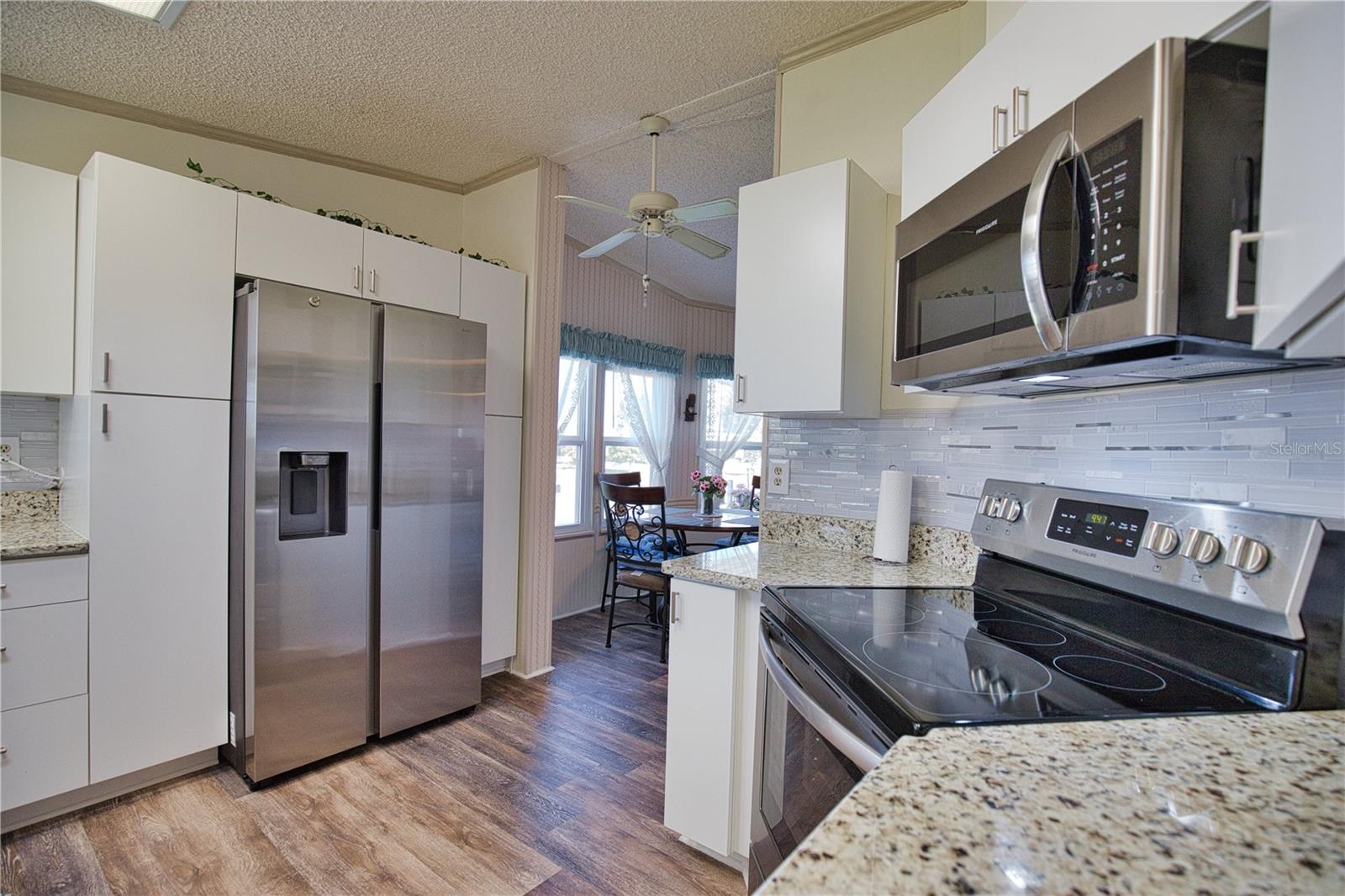 469 LOMA LINDA — photo 22