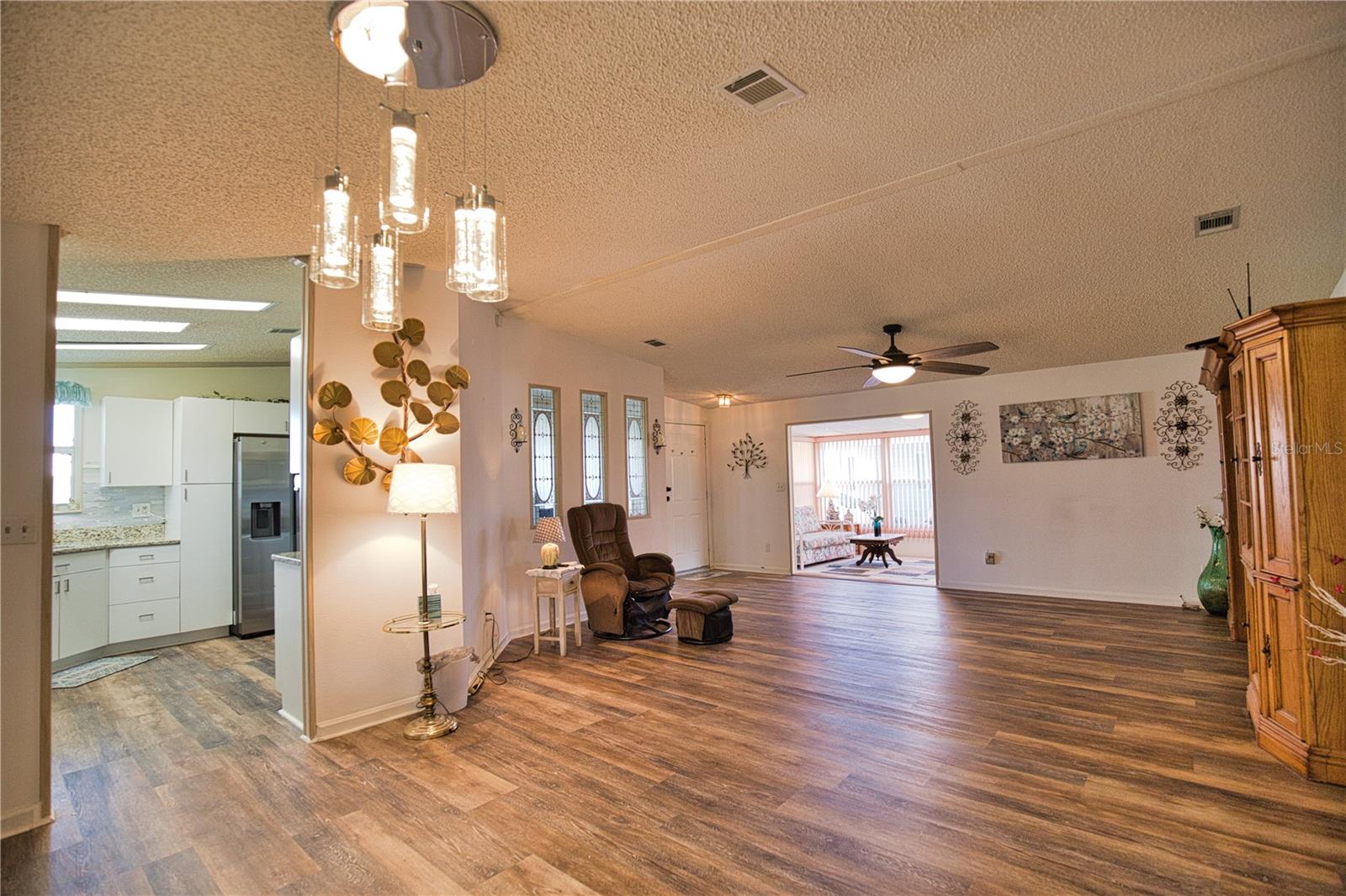 469 LOMA LINDA — photo 11