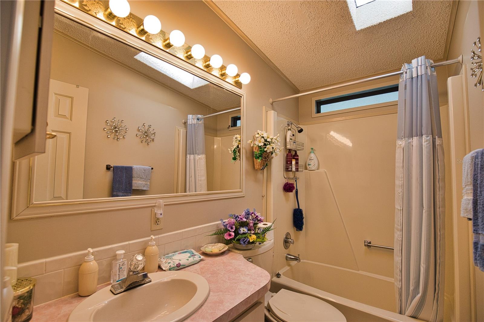 469 LOMA LINDA — photo 40