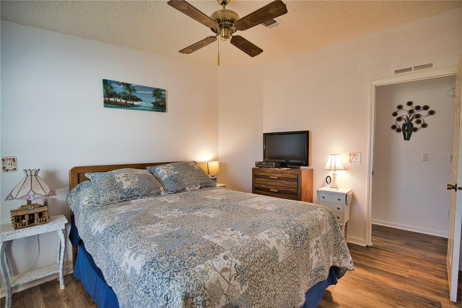 469 LOMA LINDA — photo 39
