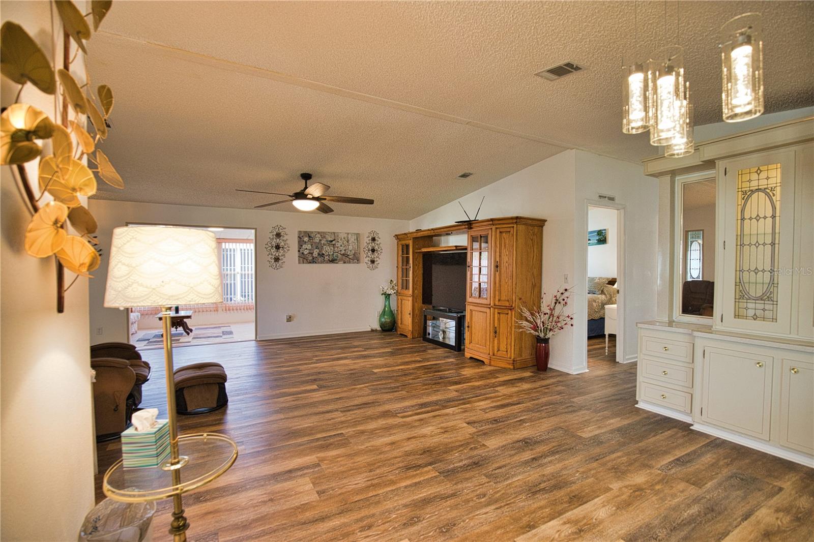 469 LOMA LINDA — photo 12