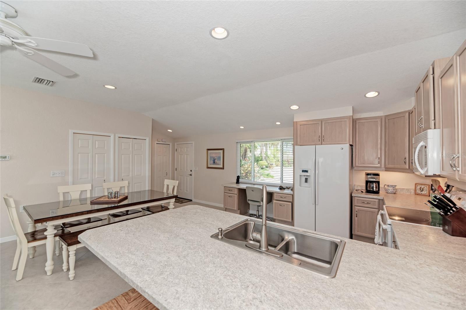 5577 CONTENTO DR — photo 17