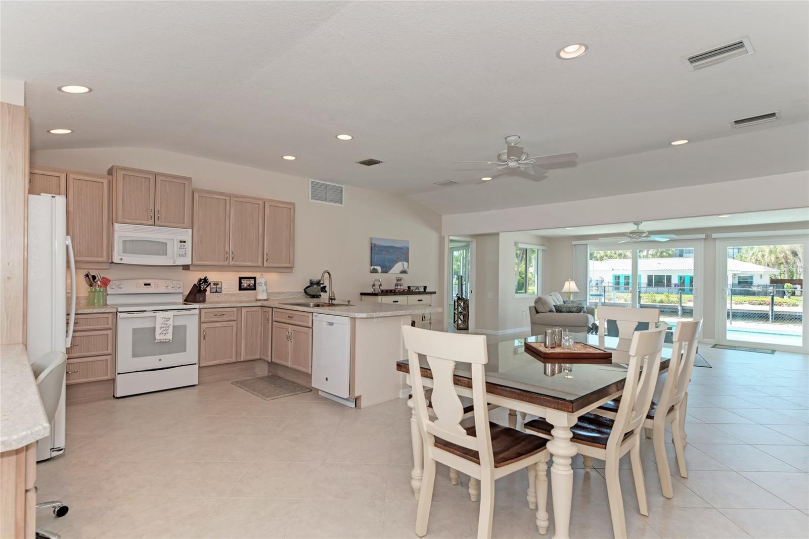 5577 CONTENTO DR — photo 11