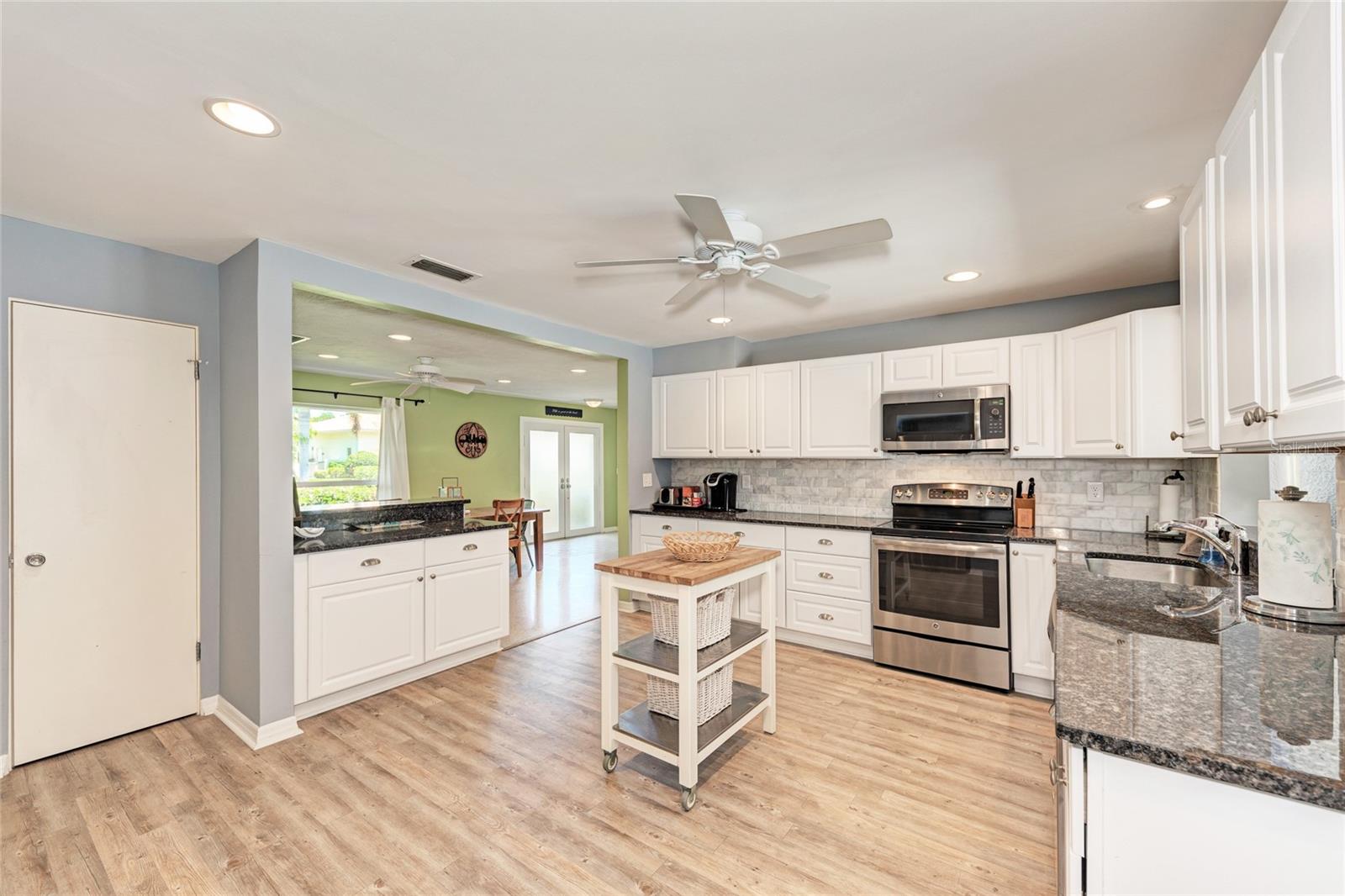 5640 CAPE LEYTE DR — photo 23