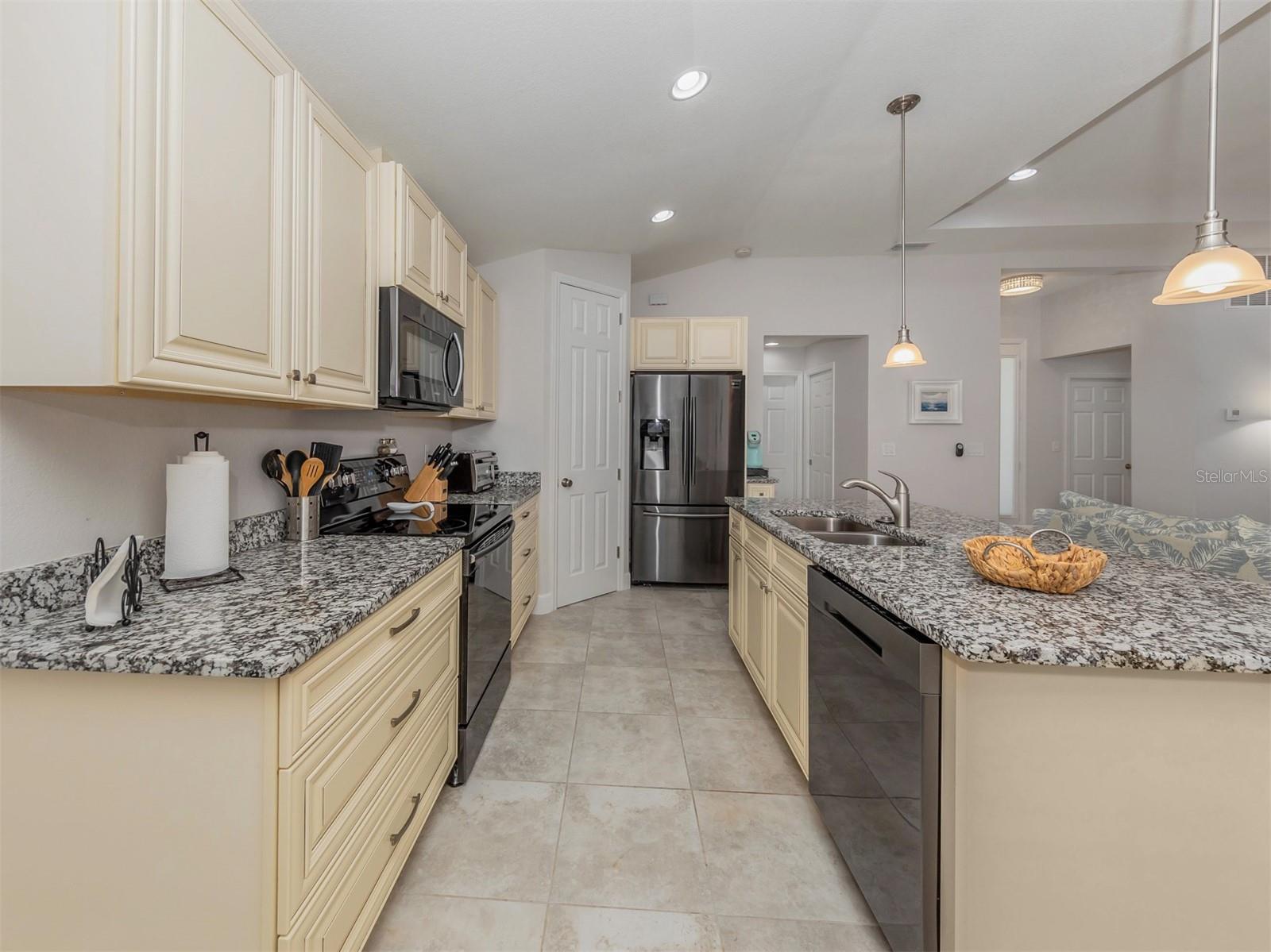 236 HOLLY RD — photo 18