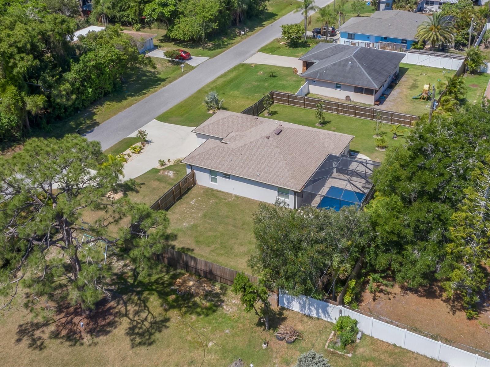 236 HOLLY RD — photo 39