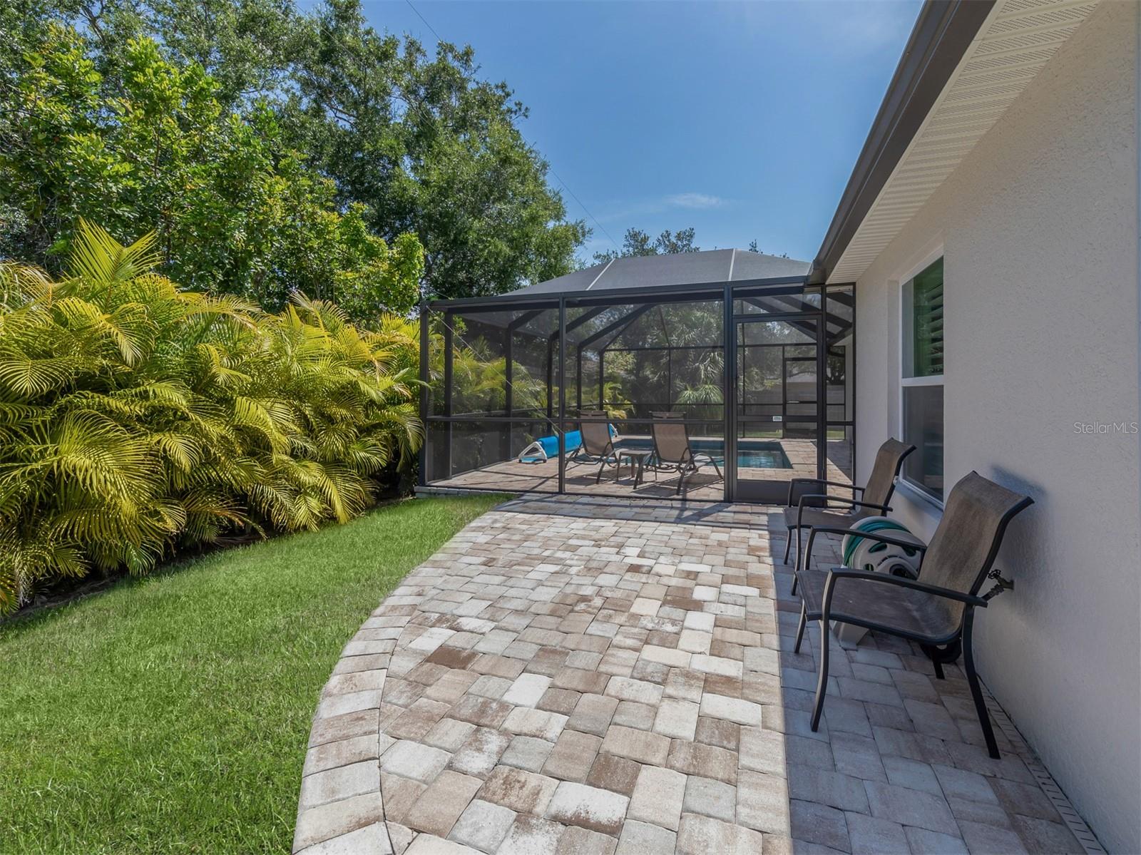 236 HOLLY RD — photo 36