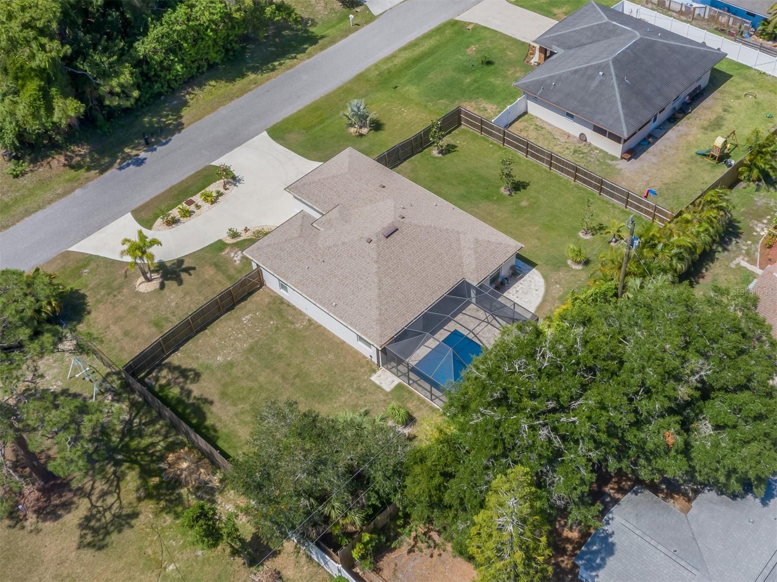 236 HOLLY RD — photo 37