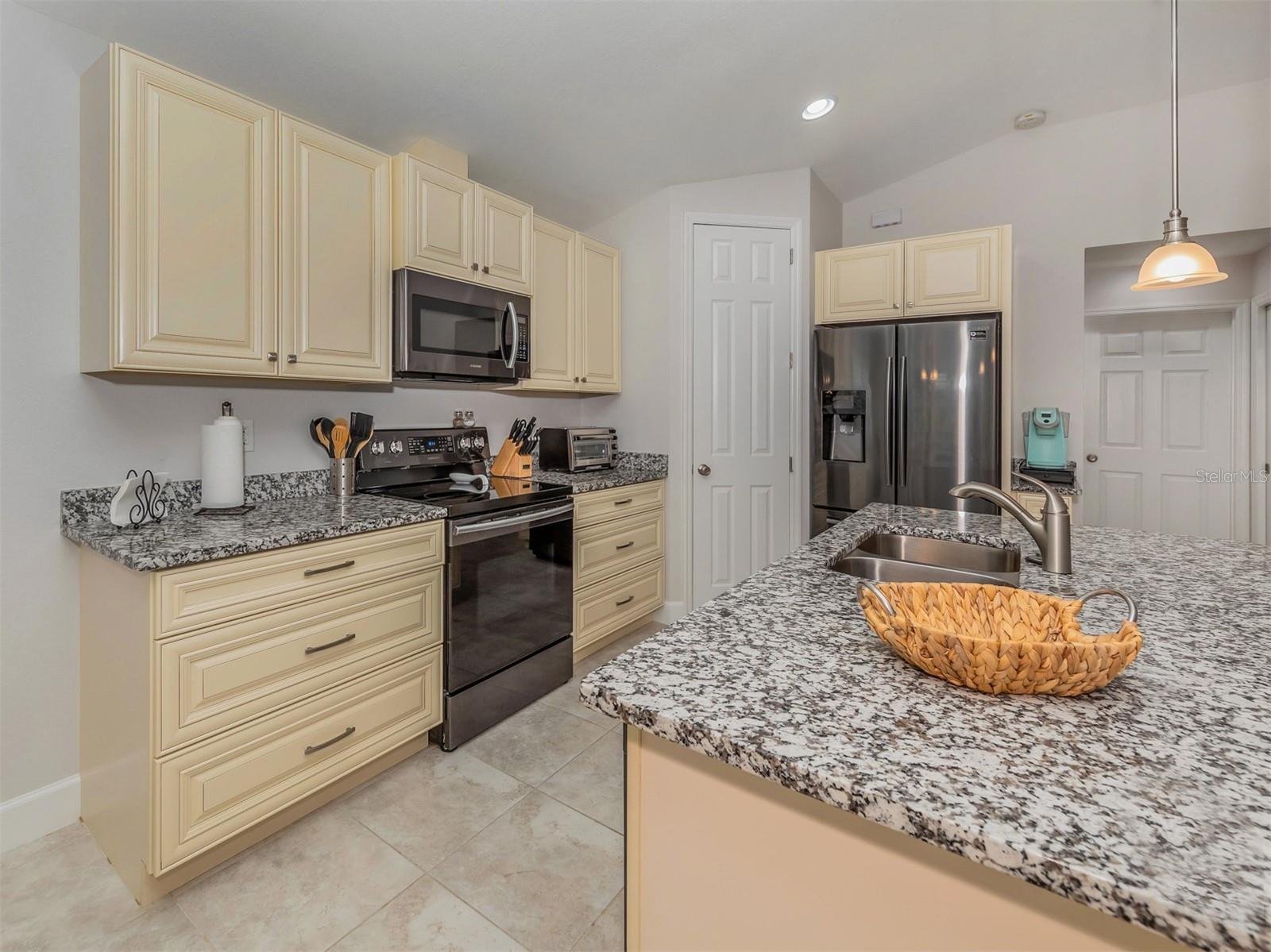 236 HOLLY RD — photo 23