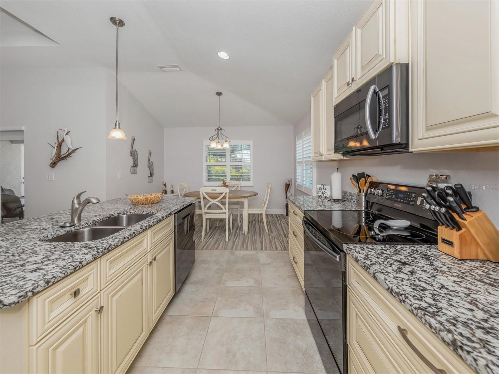236 HOLLY RD — photo 19