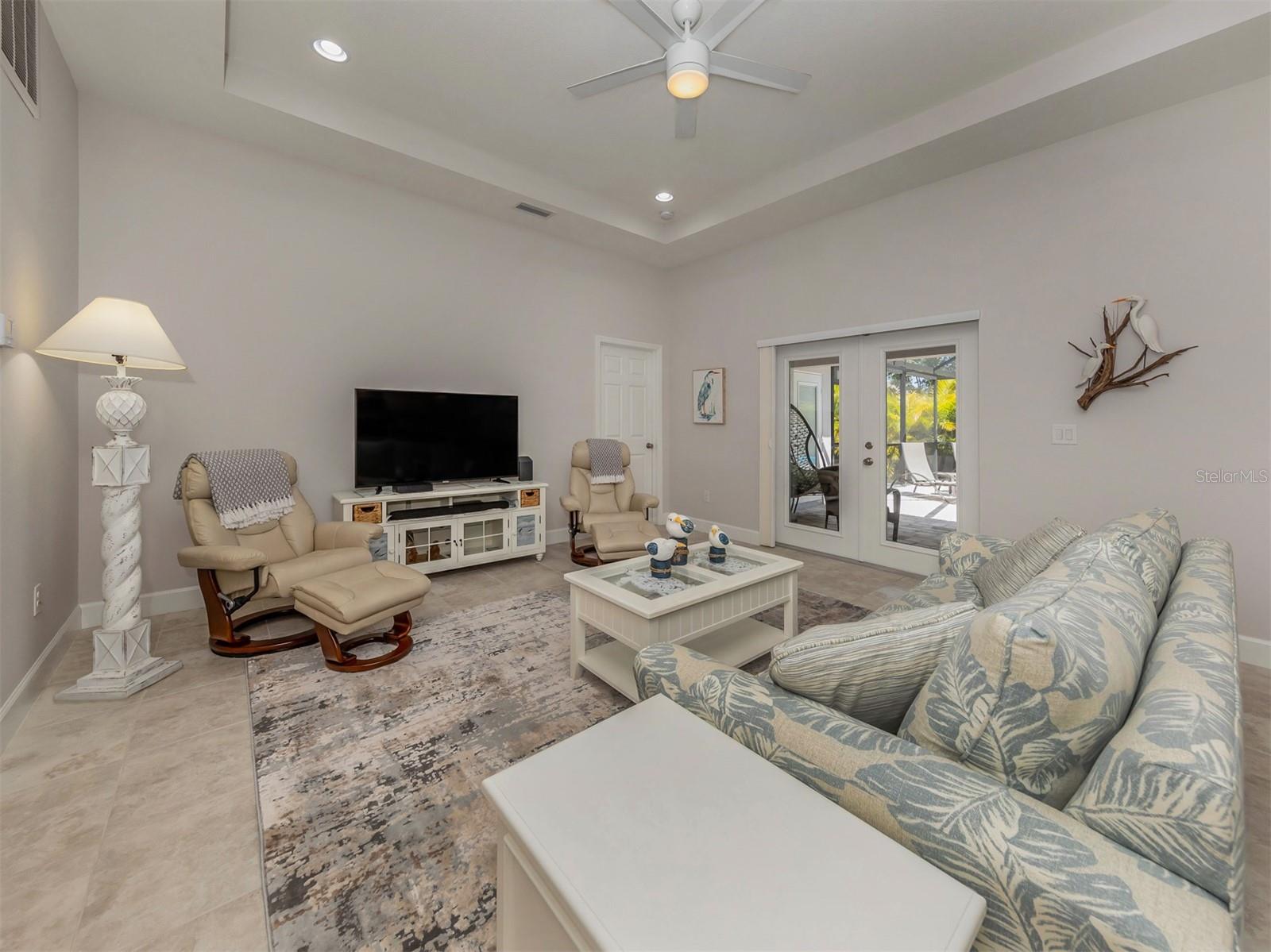 236 HOLLY RD — photo 10