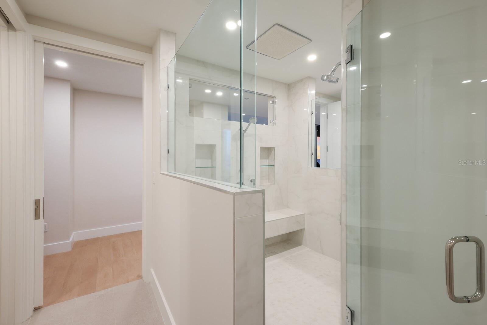 84 AVENIDA VENECCIA #202 & 203 — photo 18