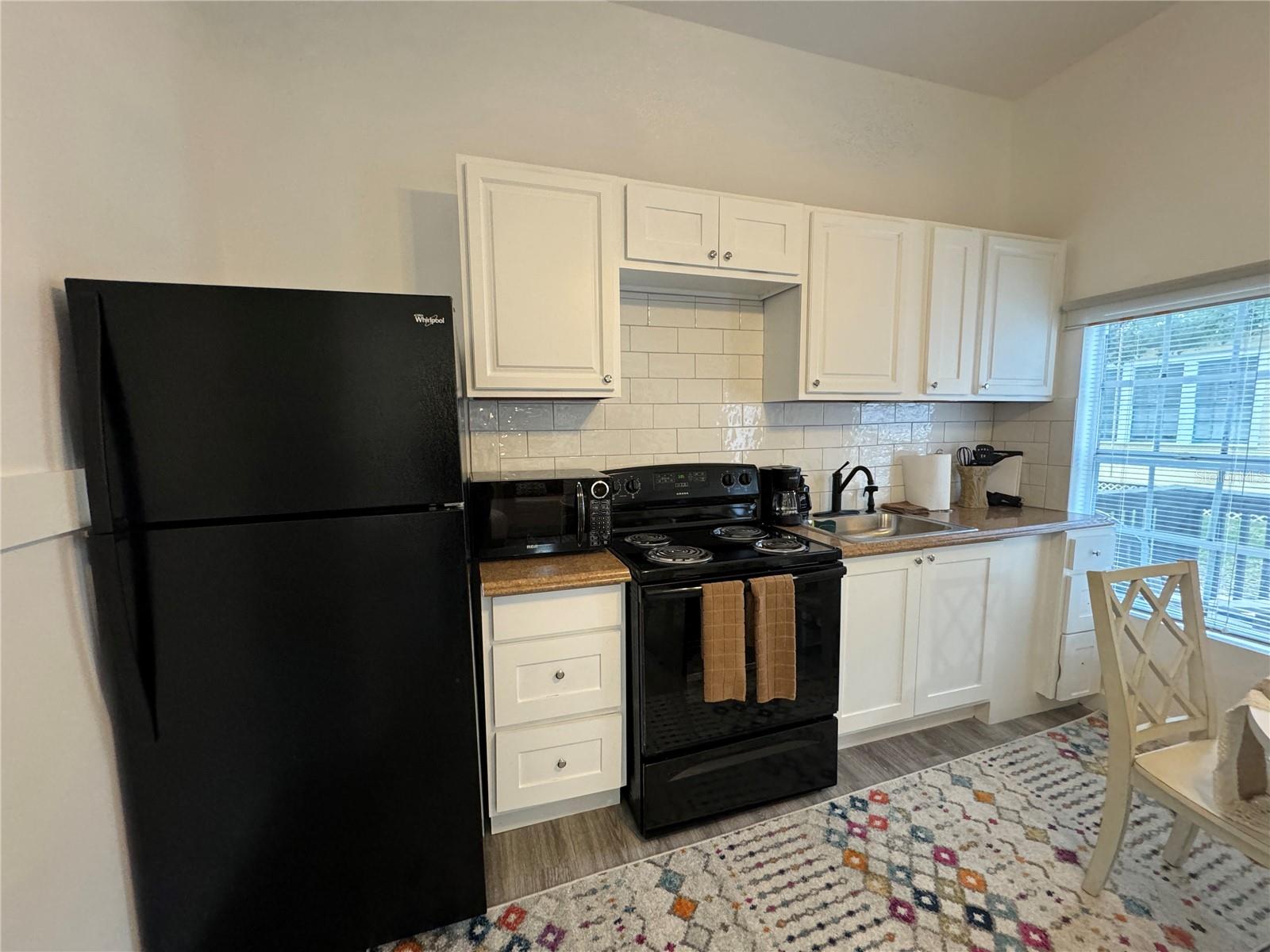 609 W AZEELE ST #1 — photo 10