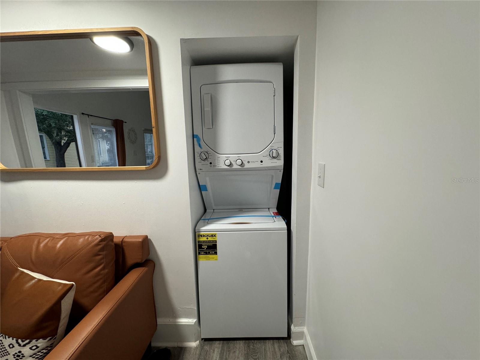 609 W AZEELE ST #1 — photo 16