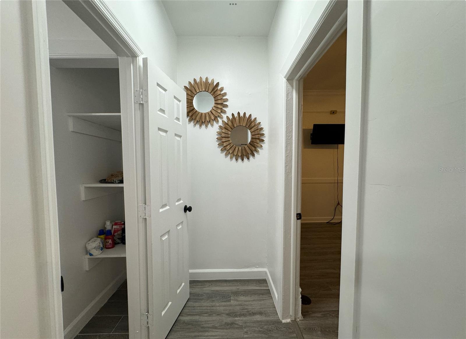 609 W AZEELE ST #1 — photo 15