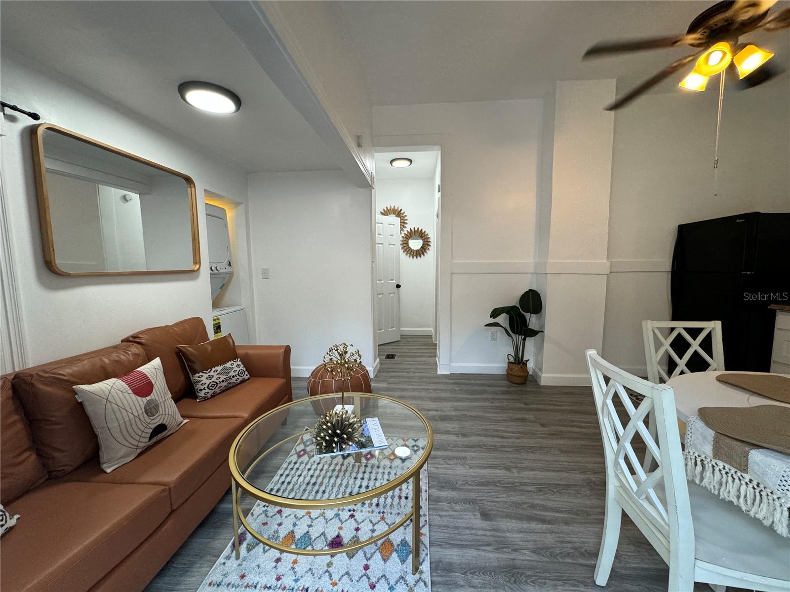 609 W AZEELE ST #1 — photo 8