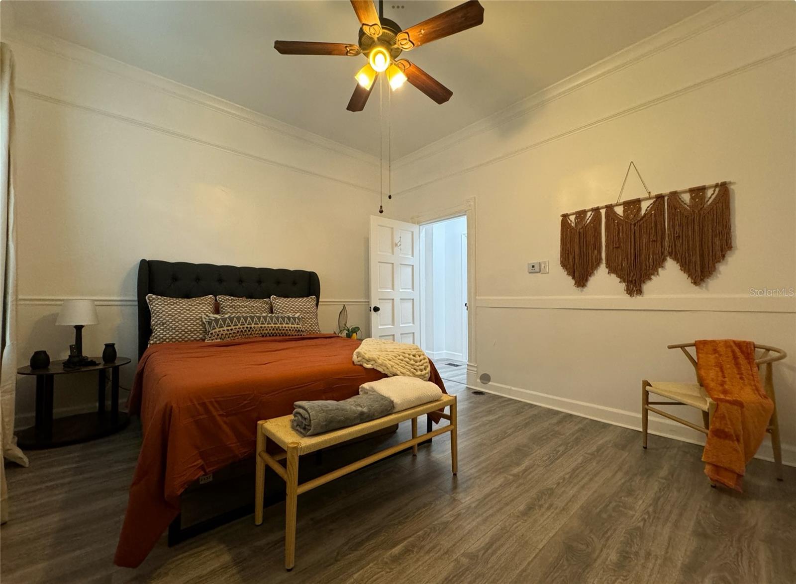 609 W AZEELE ST #1 — photo 5