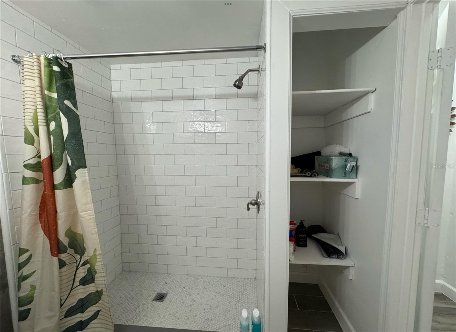 609 W AZEELE ST #1 — photo 14