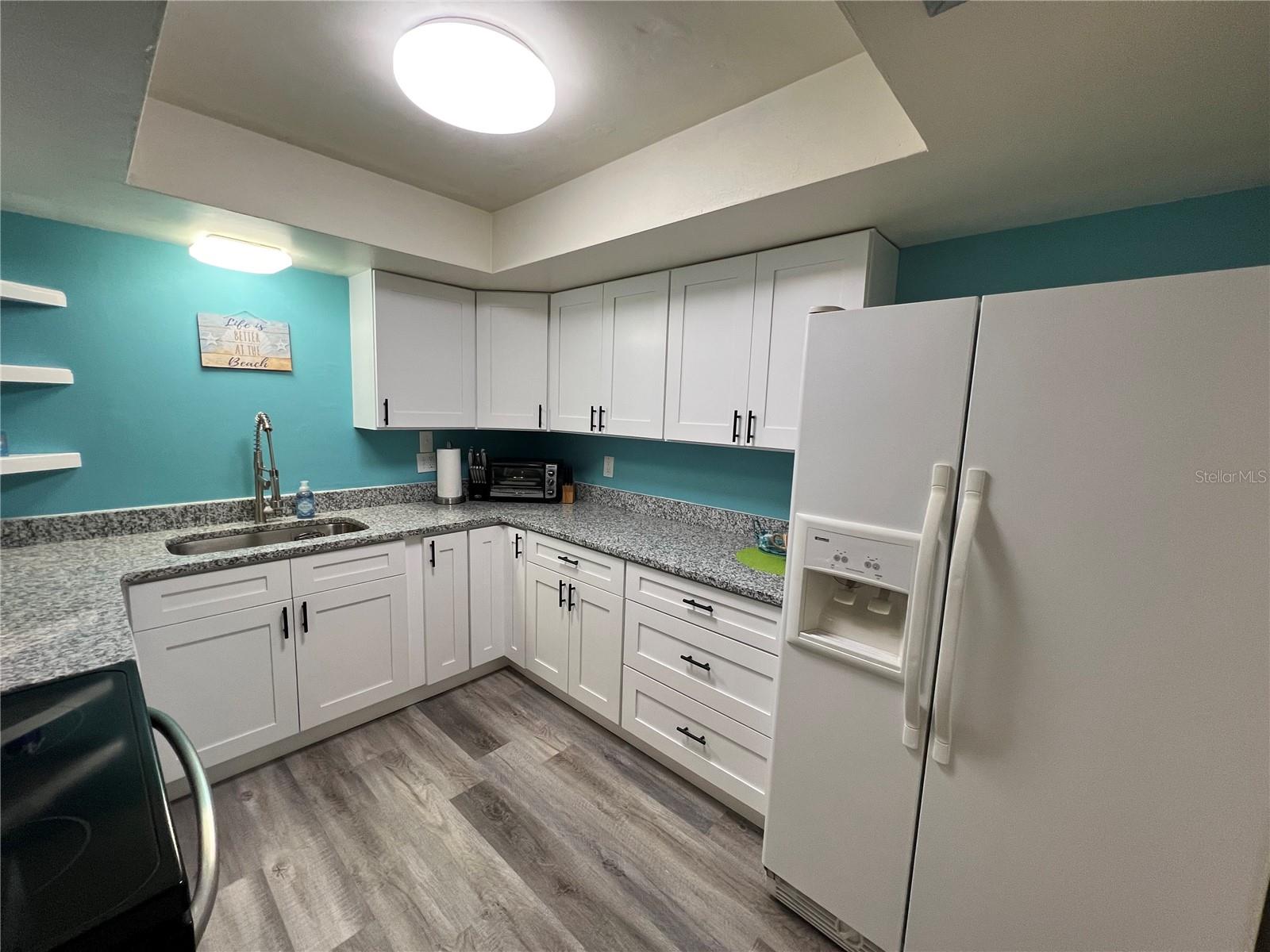 1406 N SATURN AVE — photo 10