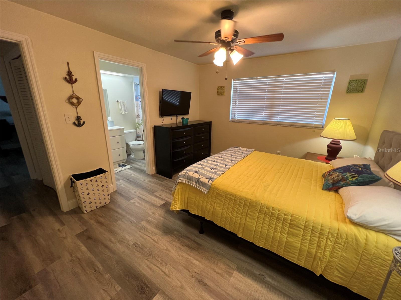 1406 N SATURN AVE — photo 13